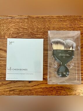 It Cosmetics Hello cheekbones no 19 brush and bronzer highlighter duo NIB